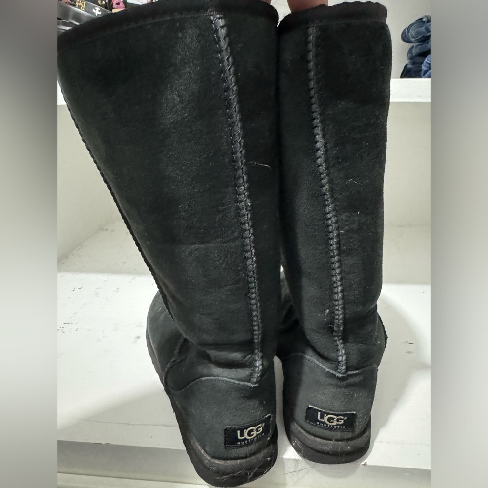 Black Ugg boots